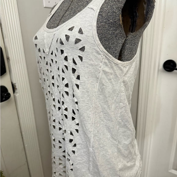Women’s Sloane Rouge Light Grey Laser-Cut Tank Top Small - Picture 3 of 6